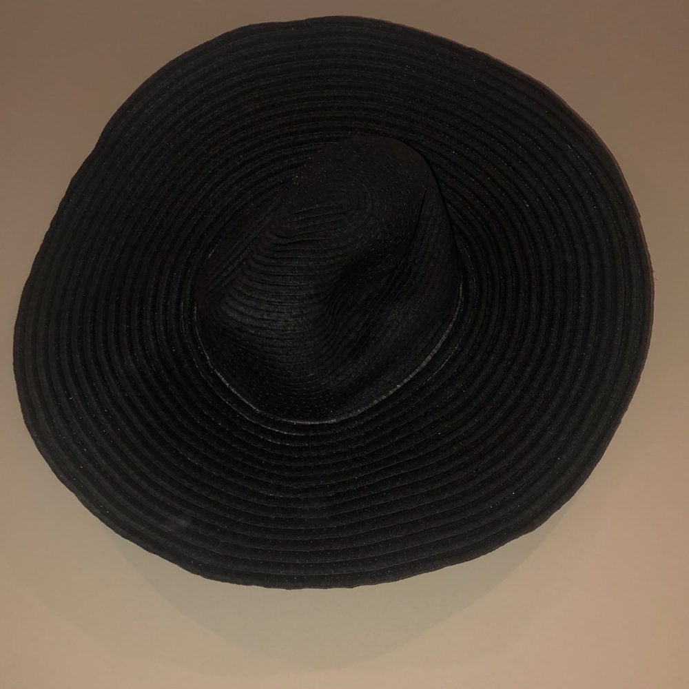 Black sun hat